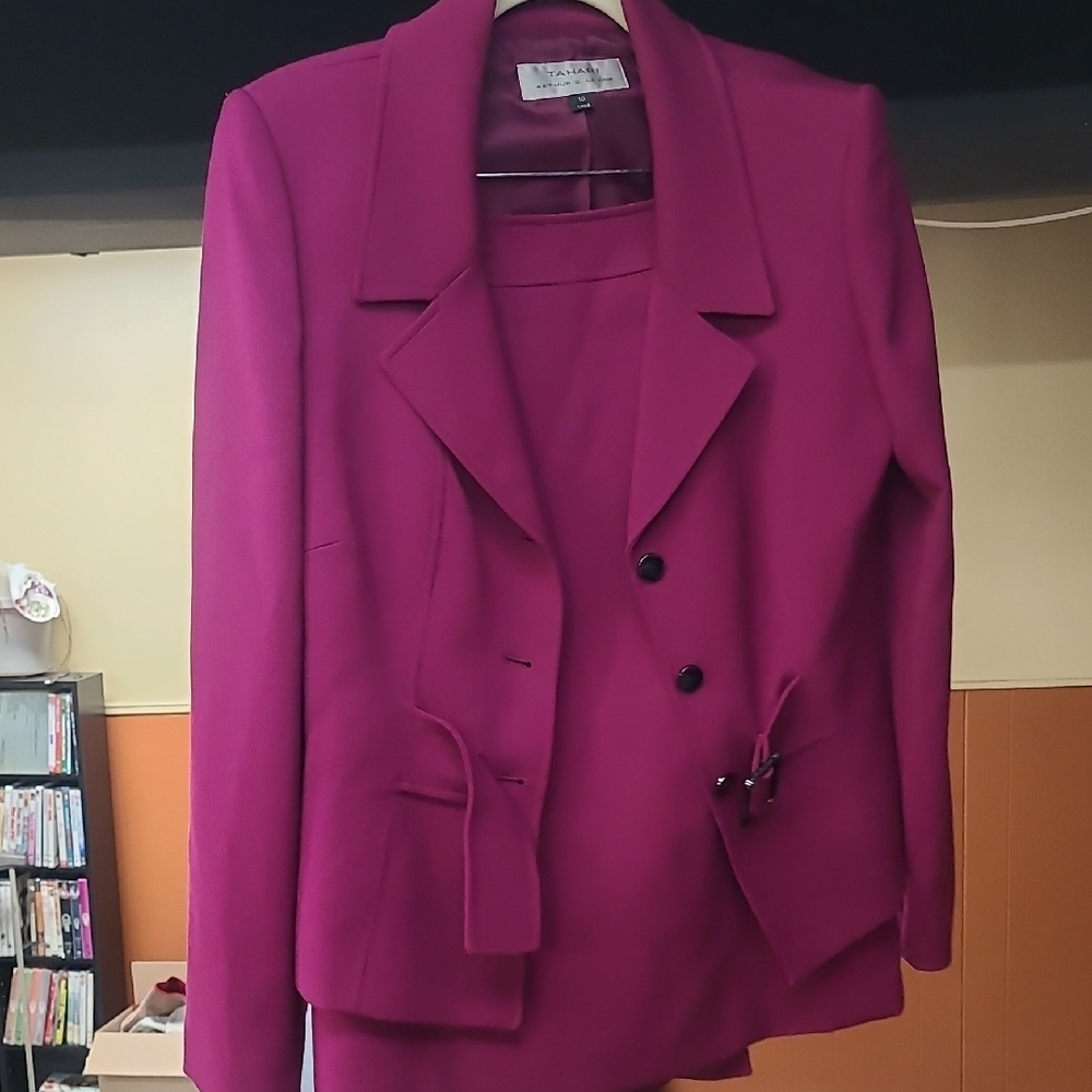 Elegant Magenta Women's Blazer